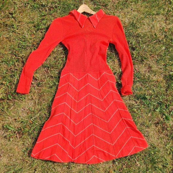 BEAUTIFUL VINTAGE LUCIA Long Sleeve Knit Dress Women's Size Small 70s Chevron - Picture 1 of 8